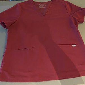 Casma 3 pocket scrub top